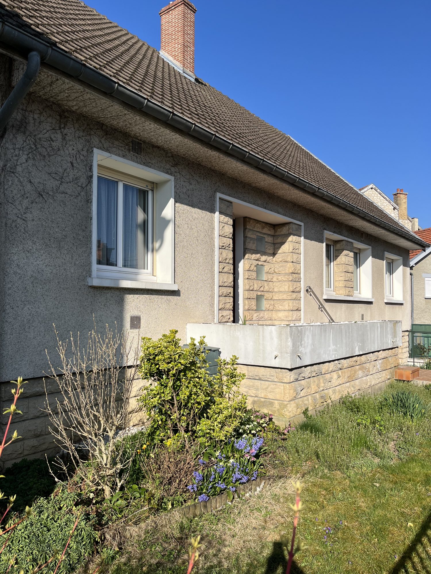 Immobilier vente à MAGENTA Maison - Type 8