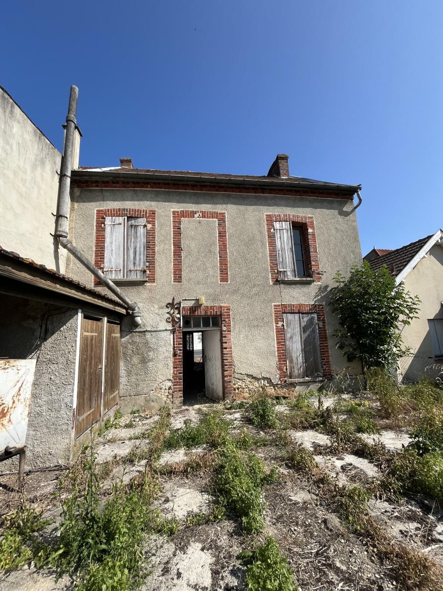 Immobilier vente à MOUSSY Maison - Type 6