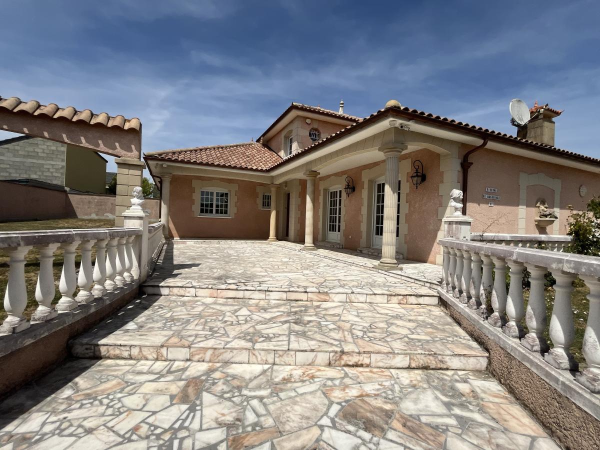 Immobilier vente à CHENIERS Maison - Type 6